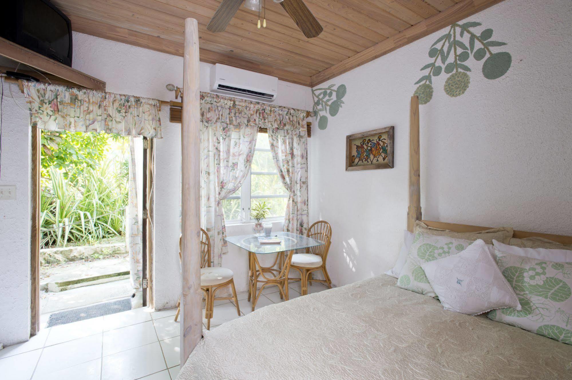 The Sugar Apple Lodging Dunmore Town المظهر الخارجي الصورة