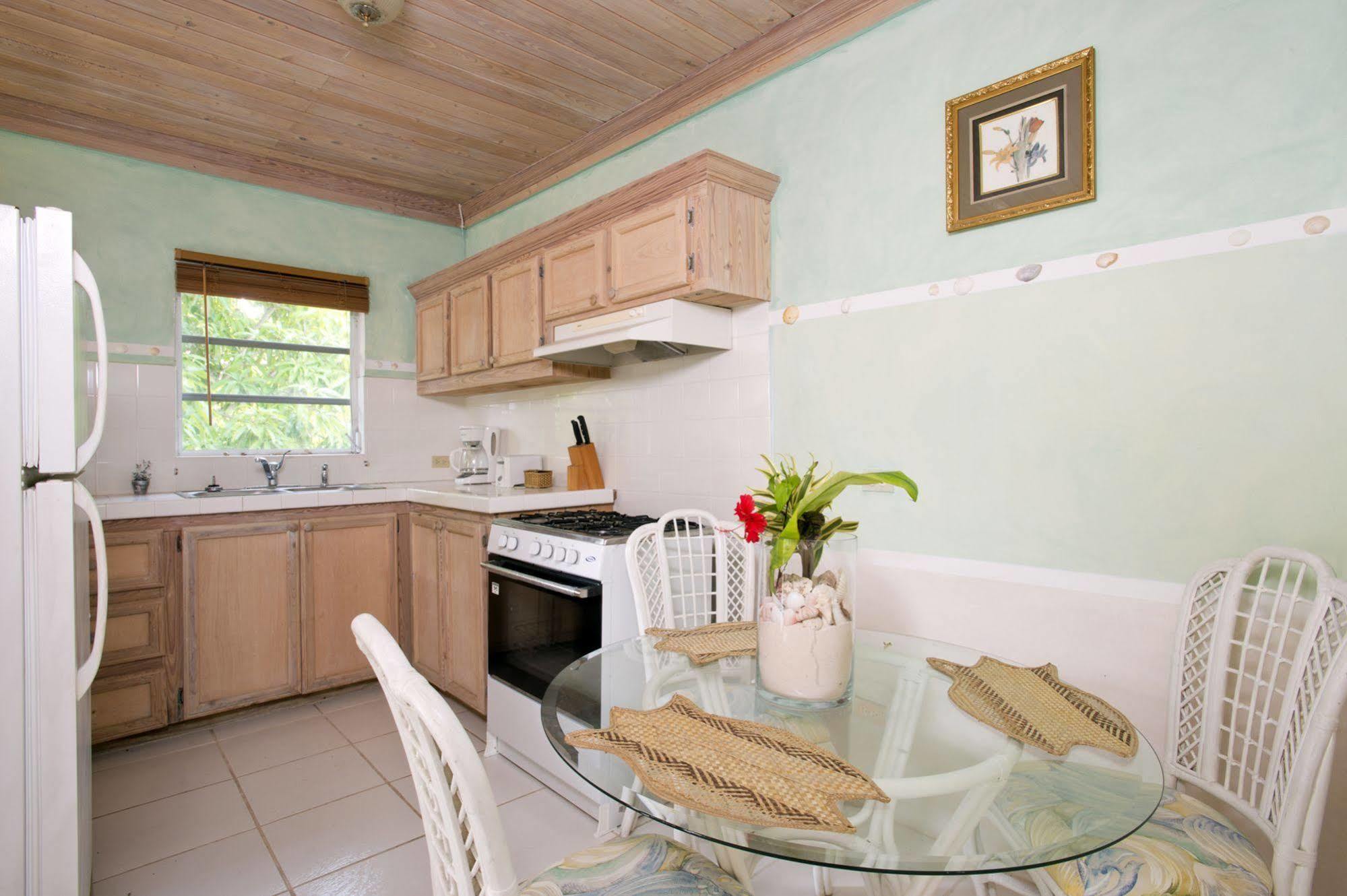 The Sugar Apple Lodging Dunmore Town المظهر الخارجي الصورة