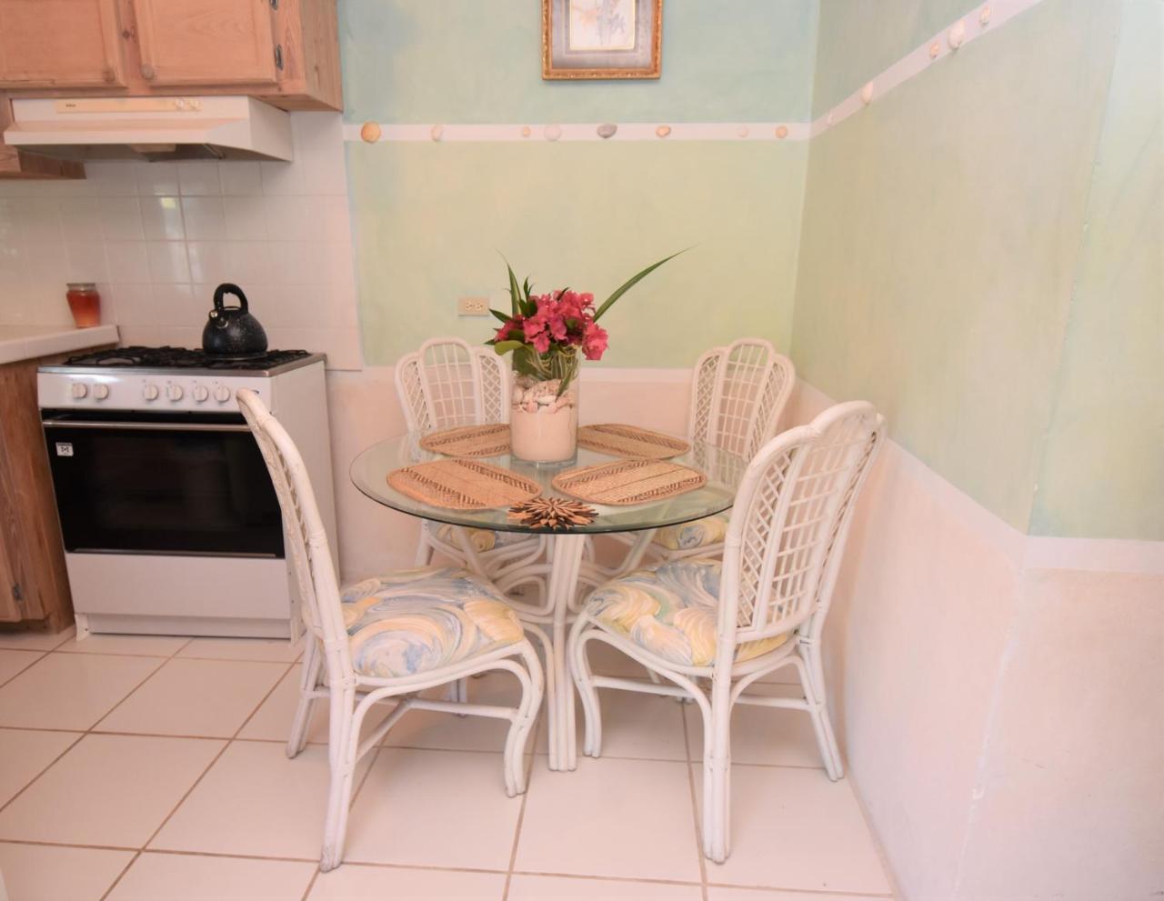 The Sugar Apple Lodging Dunmore Town المظهر الخارجي الصورة